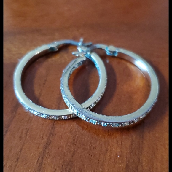 Costume stone encrusted earrings - Picture 6 of 7